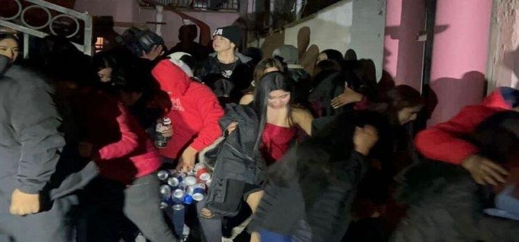 Autoridades suspenden fiesta clandestina con menores de edad