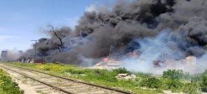 Autoridades controlan incendio en recicladora del Parque Industrial Los Pinos