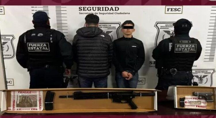 Detienen a un joven y un menor de edad en posesión de armas de fuego