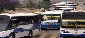 Cambios en las rutas del transporte público por deslizamientos afecta a usuarios
