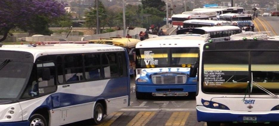 Cambios en las rutas del transporte público por deslizamientos afecta a usuarios