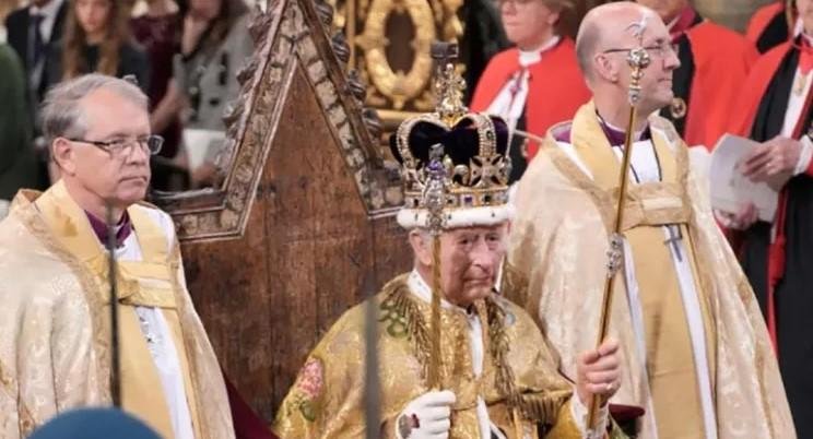 Coronan a Carlos III