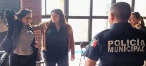 Policía Municipal aplica el programa "Mujer Segura" en cafetería