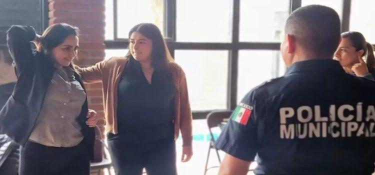 Policía Municipal aplica el programa “Mujer Segura” en cafetería