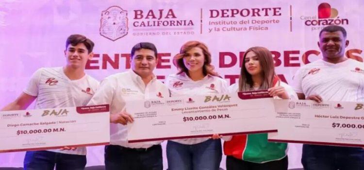 Gobierno de Baja California entregó 700 becas a atletas destacados