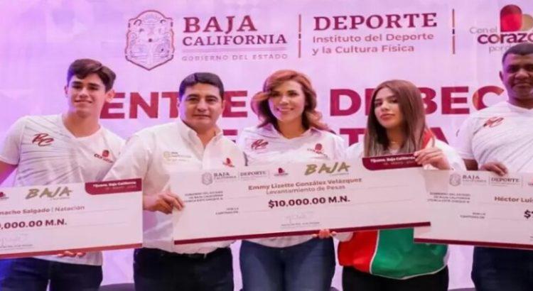 Gobierno de Baja California entregó 700 becas a atletas destacados