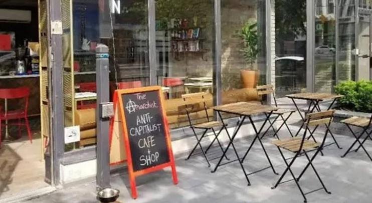 Por falta de capital cierra “café anticapitalista”