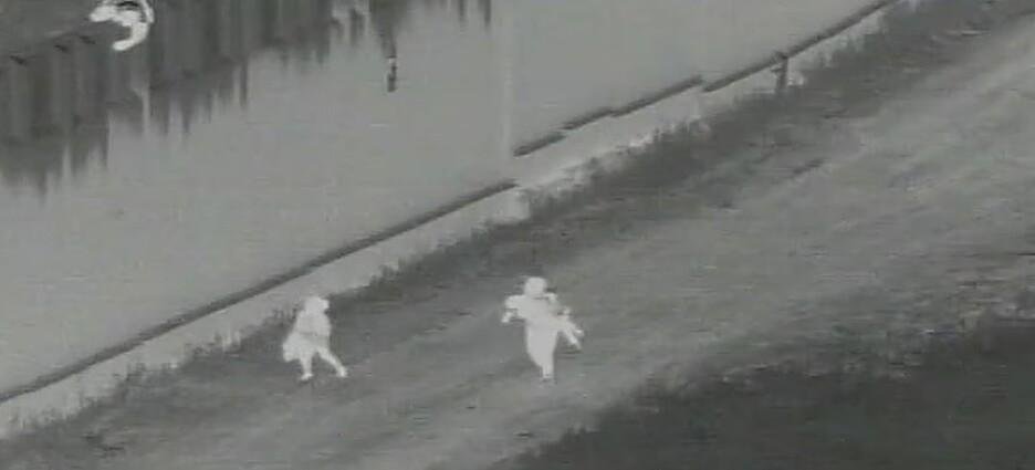 Padres arrojaron a su hijo desde el muro fronterizo