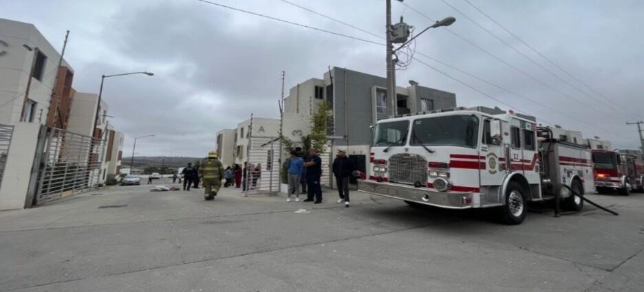 Fuerte explosión en un departamento de la colonia Colinas de California