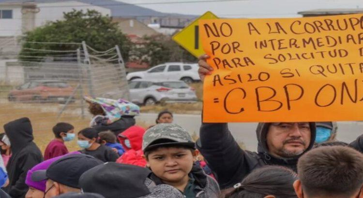Migrantes se manifestaron contra el retiro de la aplicación CBP-One