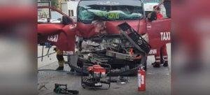 Dos personas lesionadas en accidente vial entre un taxi y una camioneta