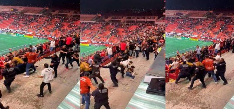 Violenta pelea entre fanáticos de Tijuana y Pumas