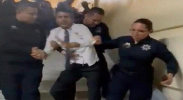 Desalojan al diputado Sergio Moctezuma del Ayuntamiento de Tijuana