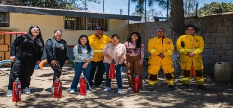 Bomberos de Tijuana dieron capacitación a docentes de escuelas municipales