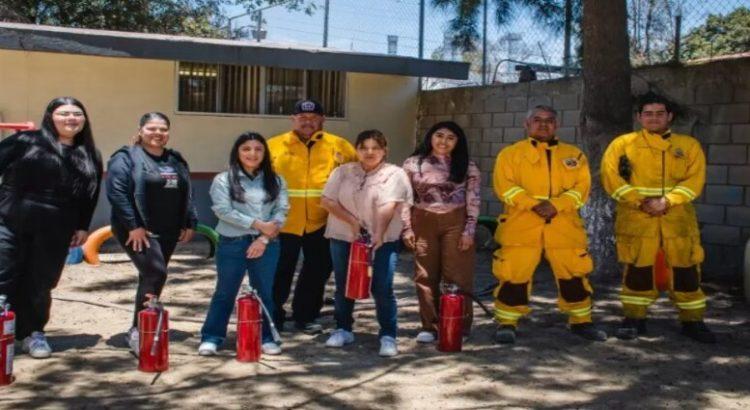 Bomberos de Tijuana dieron capacitación a docentes de escuelas municipales