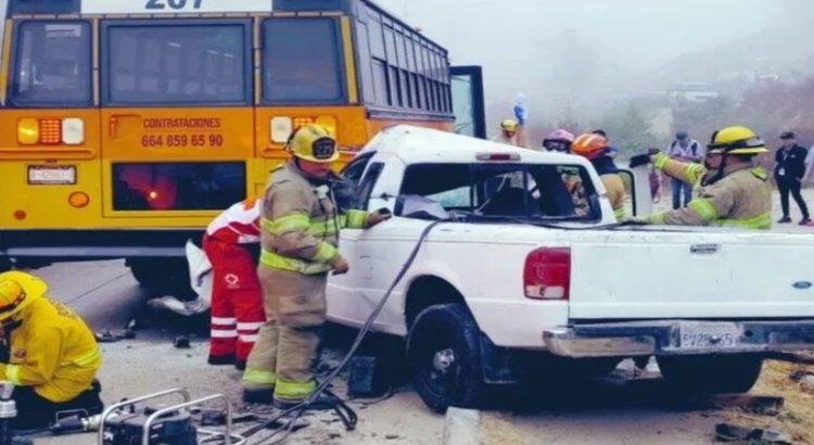 Accidente vial deja a una persona prensada
