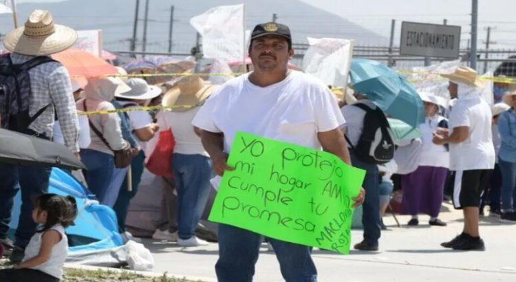 Taxistas y residentes de tres colonias se manifestaron ante el consulado de Estados Unidos