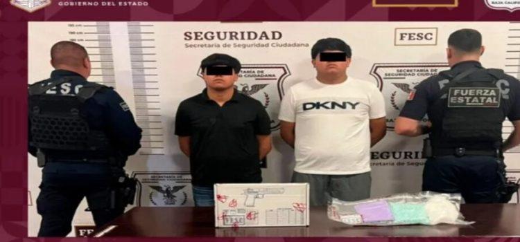 Detienen a dos jóvenes por atentar contra un agente estatal