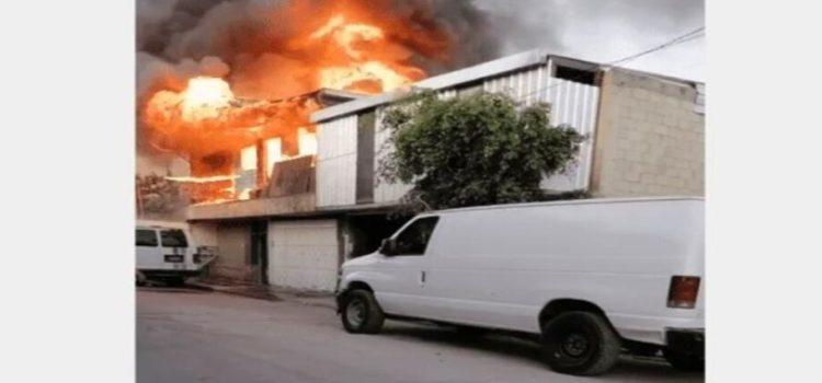 Vivienda es consumida por un incendio