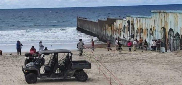 Blindan área del muro fronterizo en Playas de Tijuana donde cruzaron migrantes