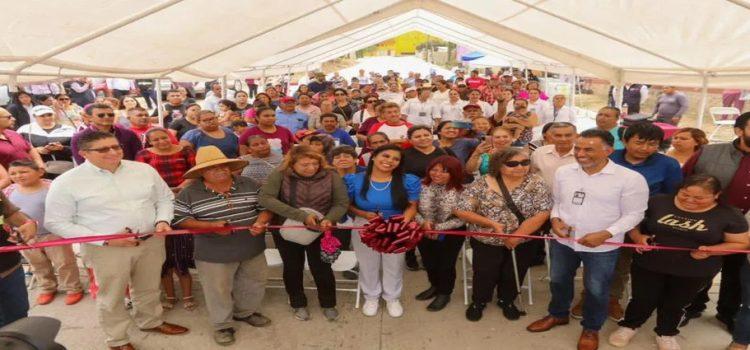 La alcaldesa inauguró varias calles que prometió en campaña