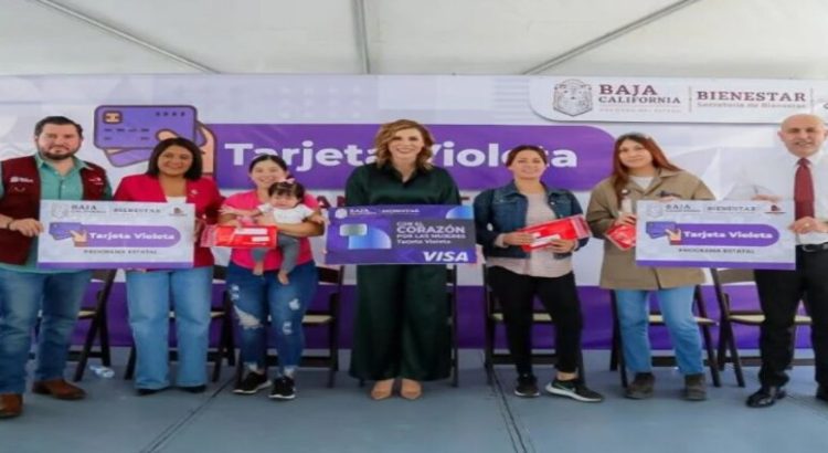 El gobierno de BC hizo entrega de la Tarjeta Violeta a 2 mil mujeres