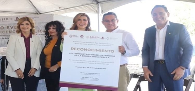 Baja California recibe el donativo de 12 ambulancias de cuidados intensivos
