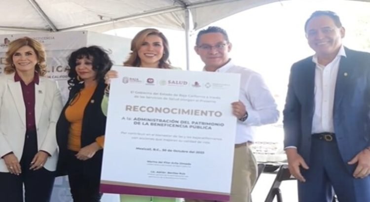 Baja California recibe el donativo de 12 ambulancias de cuidados intensivos