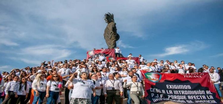Trabajadores del PJF marcharon en Tijuana por desaparición de fideicomisos