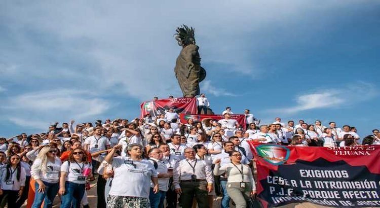 Trabajadores del PJF marcharon en Tijuana por desaparición de fideicomisos