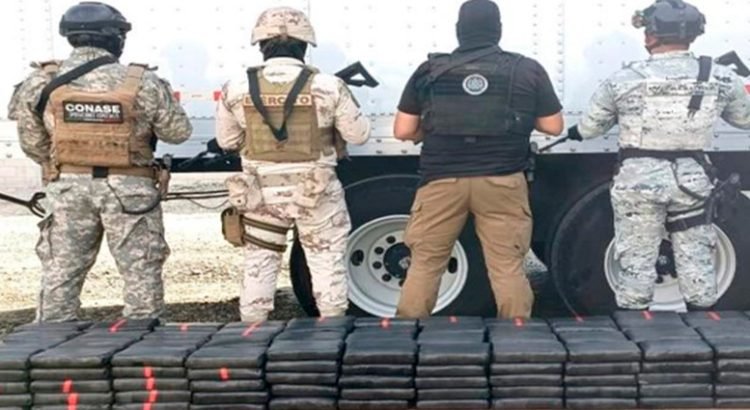 Autoridades de Tijuana aseguran más de 200 kilos de cocaína y vehículos