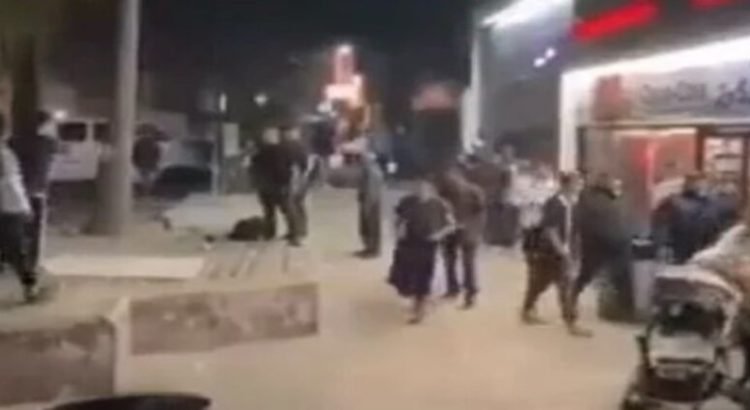 Joven es agredido por dos sujetos y se venga disparándoles