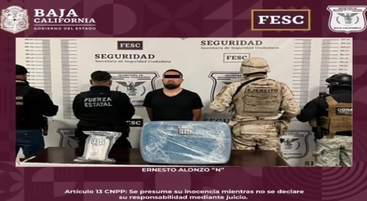Detienen a un hombre por posesión de aparente cocaína y fentanilo