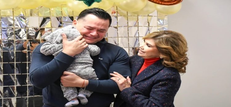 Hombre bajacaliforniano se convierte en el primer padre soltero en adoptar en México