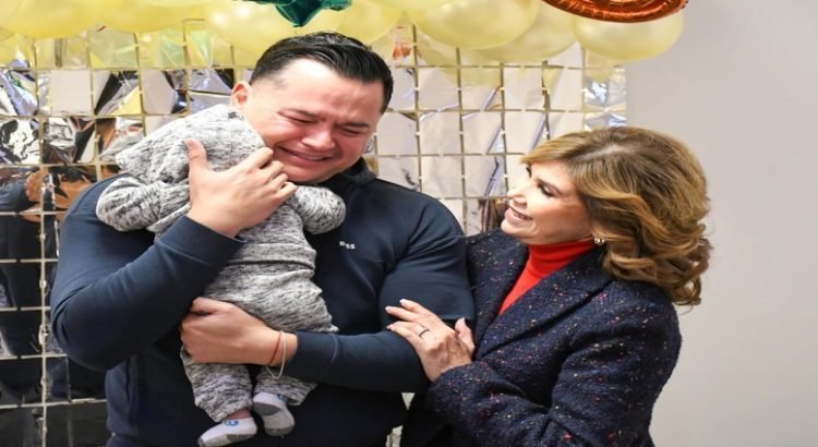 Hombre bajacaliforniano se convierte en el primer padre soltero en adoptar en México