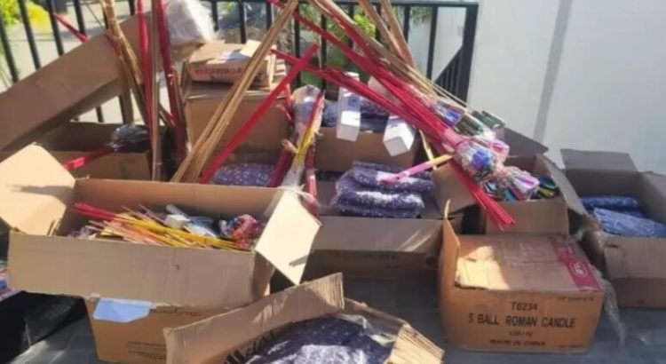 Aseguran media tonelada de pirotecnia en un comercio unidad móvil de Tijuana