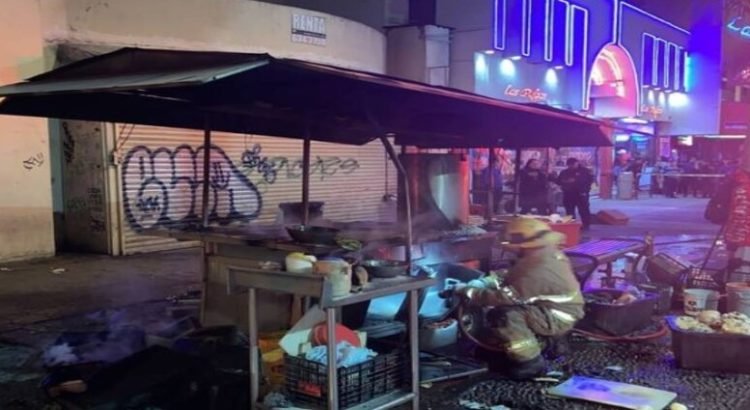 Explota puesto de tacos en la Avenida Revolución