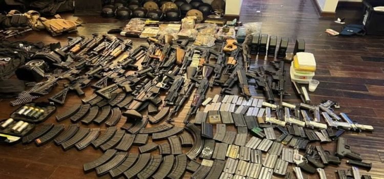Aseguran arsenal, droga y lanzagranadas en Tijuana