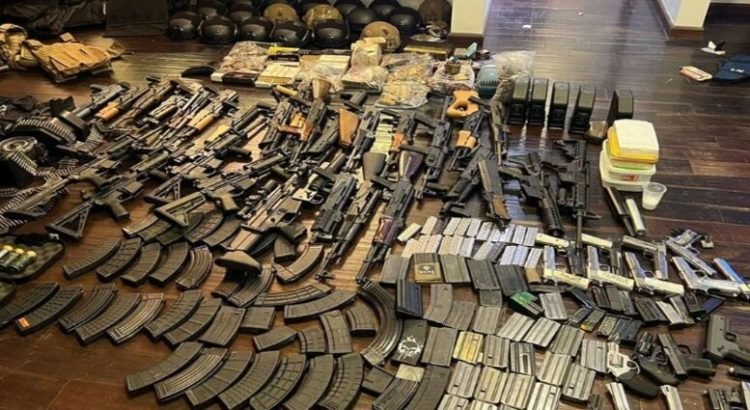 Aseguran arsenal, droga y lanzagranadas en Tijuana