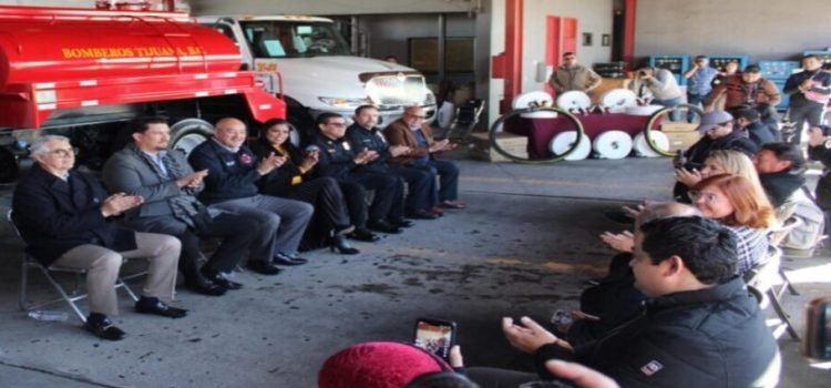 La Dirección de Bomberos Tijuana recibió tres pipas nuevas