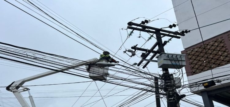 Fuertes lluvias dejaron sin luz a habitantes de Baja California