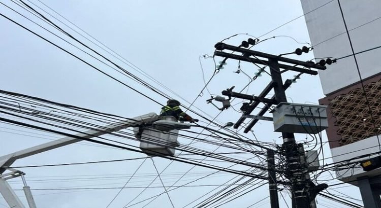 Fuertes lluvias dejaron sin luz a habitantes de Baja California