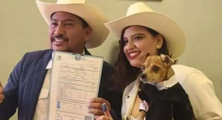 Firma perrito como testigo en la boda de sus “papás”