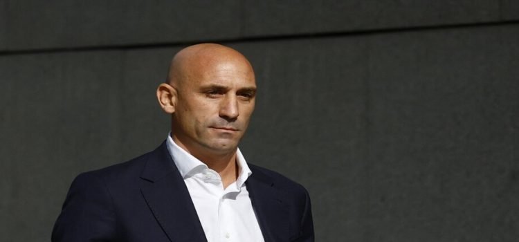 La FIFA confirma la inhabilitación de Luis Rubiales La FIFA confirma la inhabilitación de Luis Rubiales