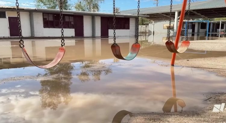 156 escuelas de Baja California resultaron afectadas por las lluvias