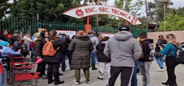Docentes y padres de familia exigen destitución del director de la Secundaria Técnica 21