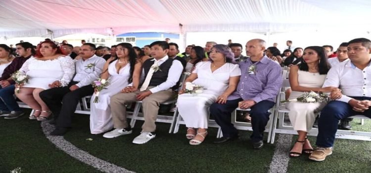 Más de 20 parejas se casaron en la empresa HP Poly