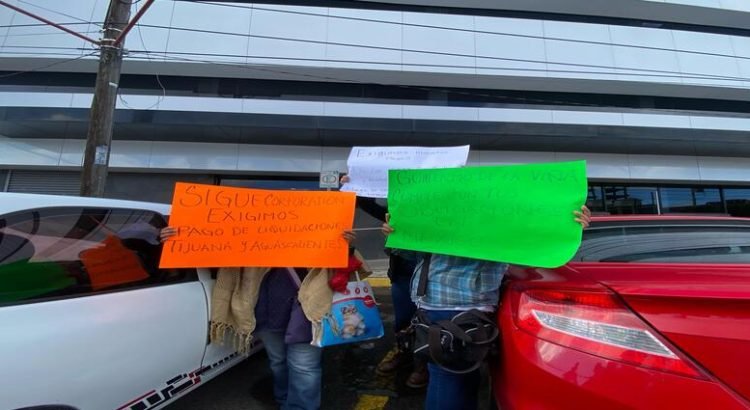 Cierra Call Center en Tijuana y 300 desempleados exigen finiquito