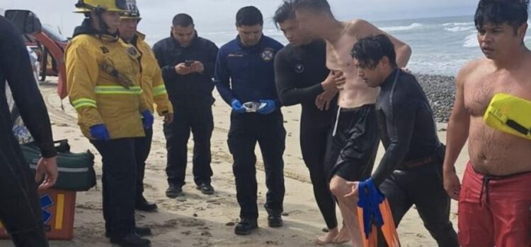 Rescatan a migrante que intentó cruzar a Estados Unidos nadando