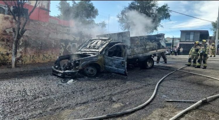 Explota vehículo repartidor de minas de gas en La Presa Este